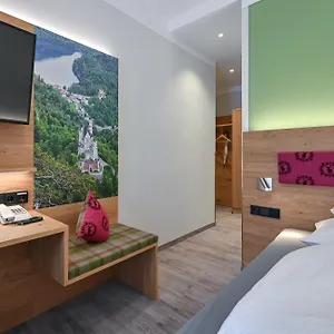 3* מלון Helmerhof